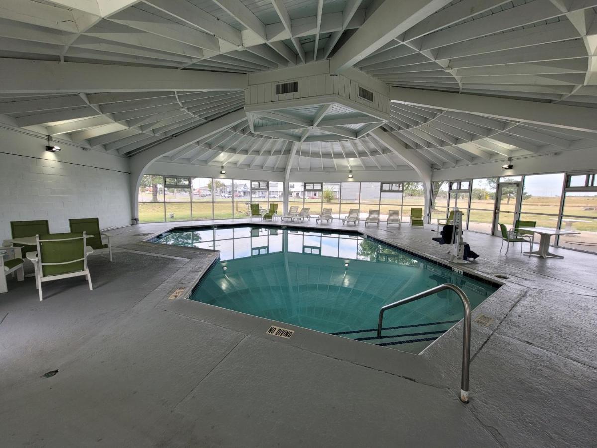 מלון Wingate By Wyndham Wichita Airport מראה חיצוני תמונה