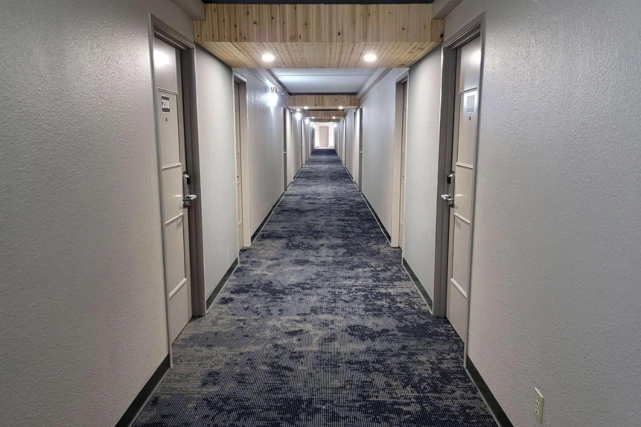 מלון Wingate By Wyndham Wichita Airport מראה חיצוני תמונה