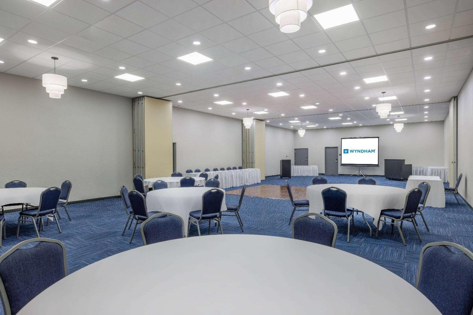 מלון Wingate By Wyndham Wichita Airport מראה חיצוני תמונה
