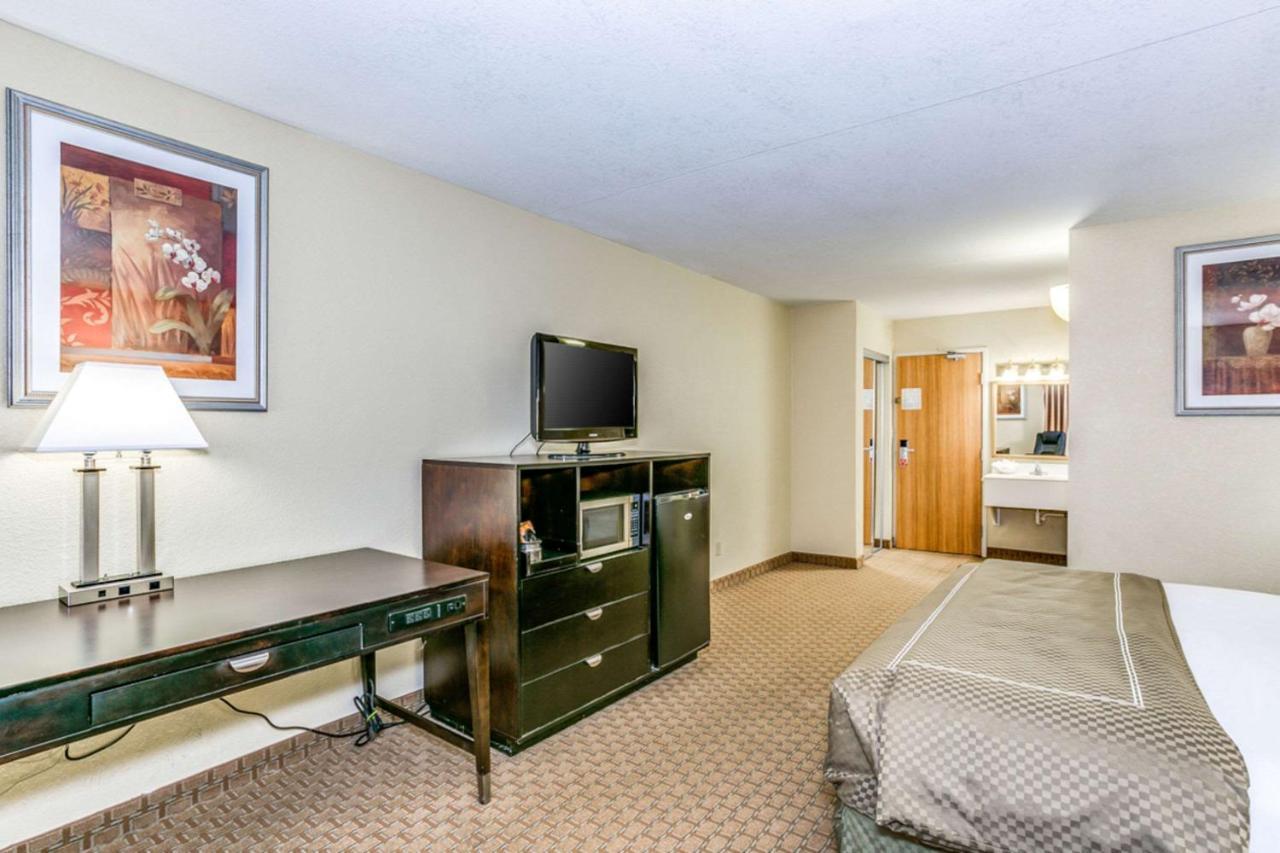 מלון Wingate By Wyndham Wichita Airport מראה חיצוני תמונה