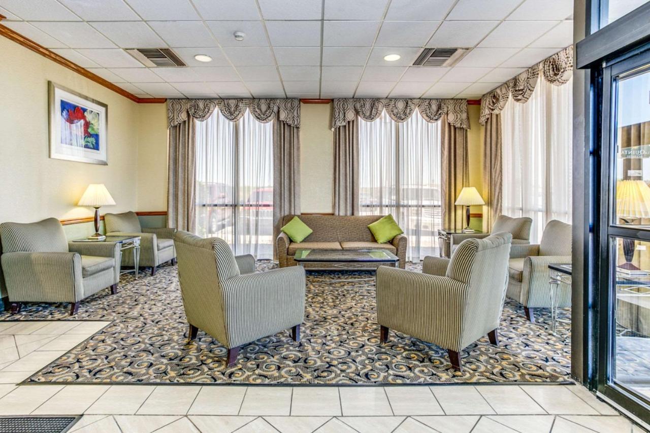 מלון Wingate By Wyndham Wichita Airport מראה חיצוני תמונה
